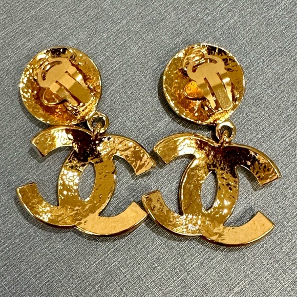 SOLD Chanel CC Hammered Dangle Earrings Clip On 1994 - Picture 7 of 14